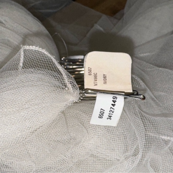 Bel Air Bridal Cathedral Veil V7496C - Picture 7 of 8